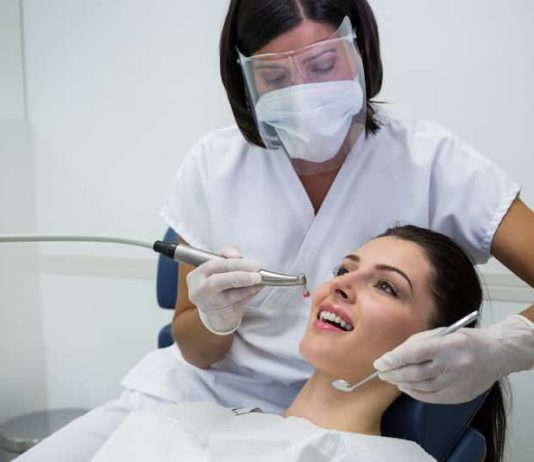 Pour faire face à la crise sanitaire, plusieurs actions ont été mises en place par l'URPS des chrirugiens-dentistes d'Auvergne-Rhône-Alpes pour continuer à soigner les patients.