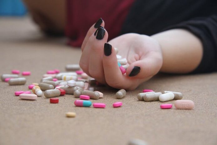 Décès par overdose de médicaments opioïdes.