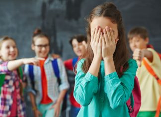 700 000 élèves sont victimes chaque année de harcèlement scolaire en France.