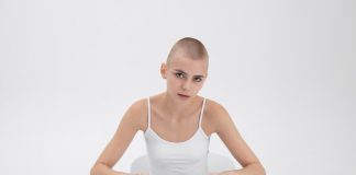 Une jeune femme atteinte d'un cancer perd son appÃ©tit.